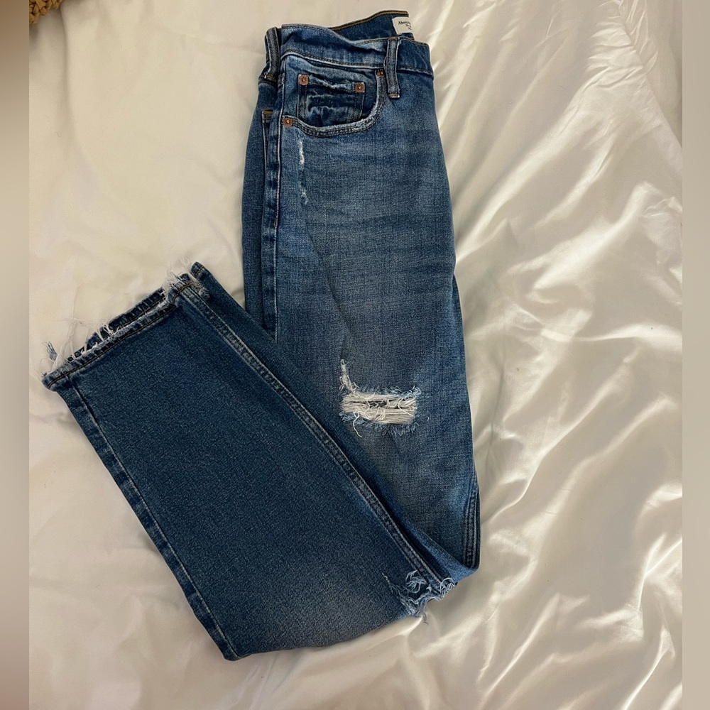Abercrombie & Fitch Ultra High Rise Ankle Straight Jean 27 / 4 L